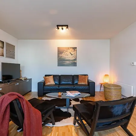 Unique Two Bedroom Nearby The Sea