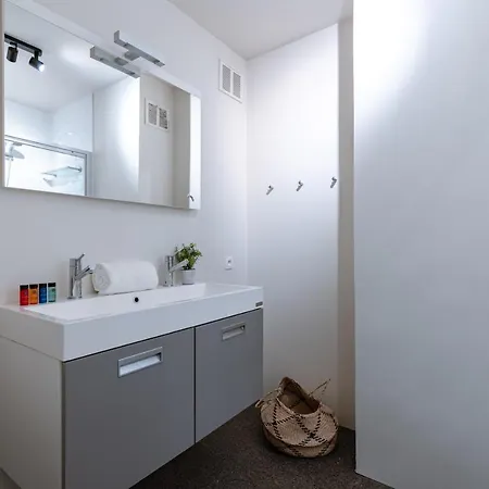 Unique Two Bedroom Nearby The Sea